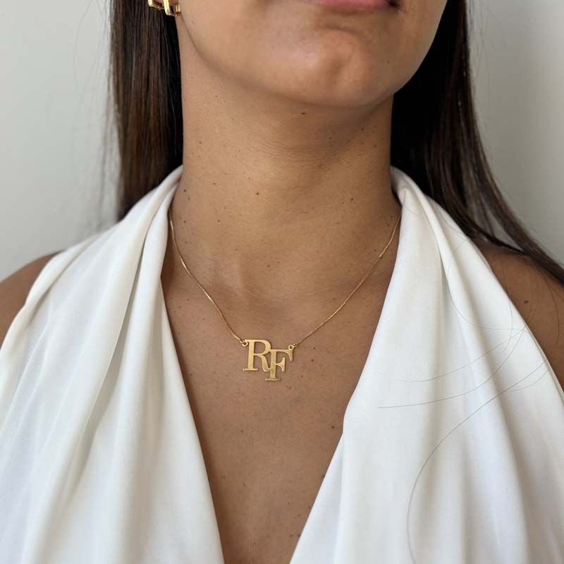 Colar Monograma Personalizado Duas Letras Pequenas Folheado a Ouro 18k
