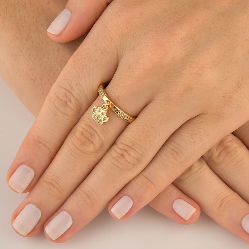 Anel com Pingente de Patinha Cravejado Folheado a Ouro 18k