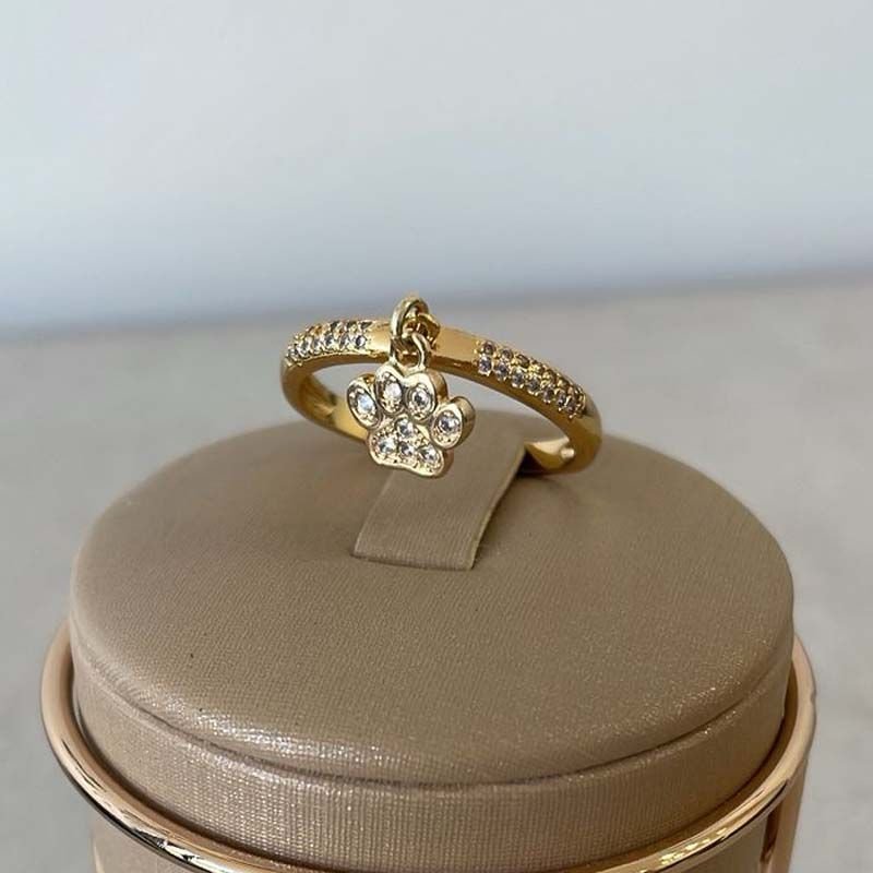 Anel com Pingente de Patinha Cravejado Folheado a Ouro 18k