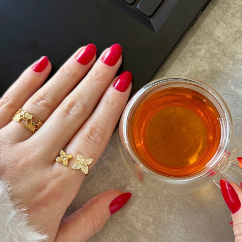 Anel Regulável com Flores Cravejadas Folheado a Ouro 18k