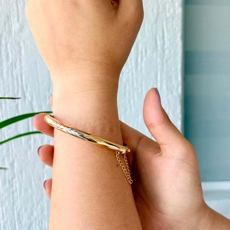 Bracelete Grosso Redondo Diamantado com Fecho Folheado a Ouro 18k