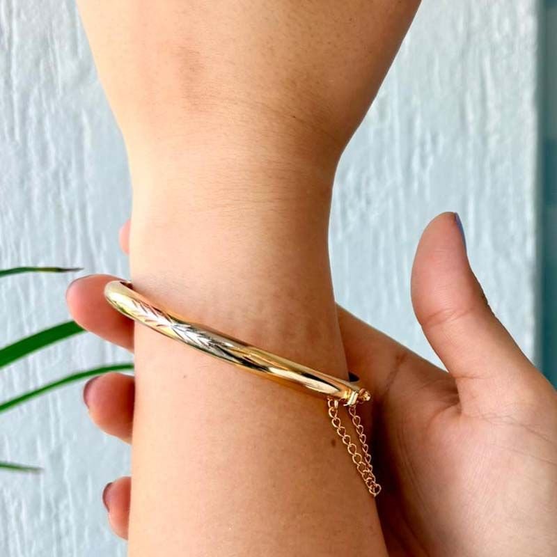 Bracelete Grosso Redondo Diamantado com Fecho Folheado a Ouro 18k