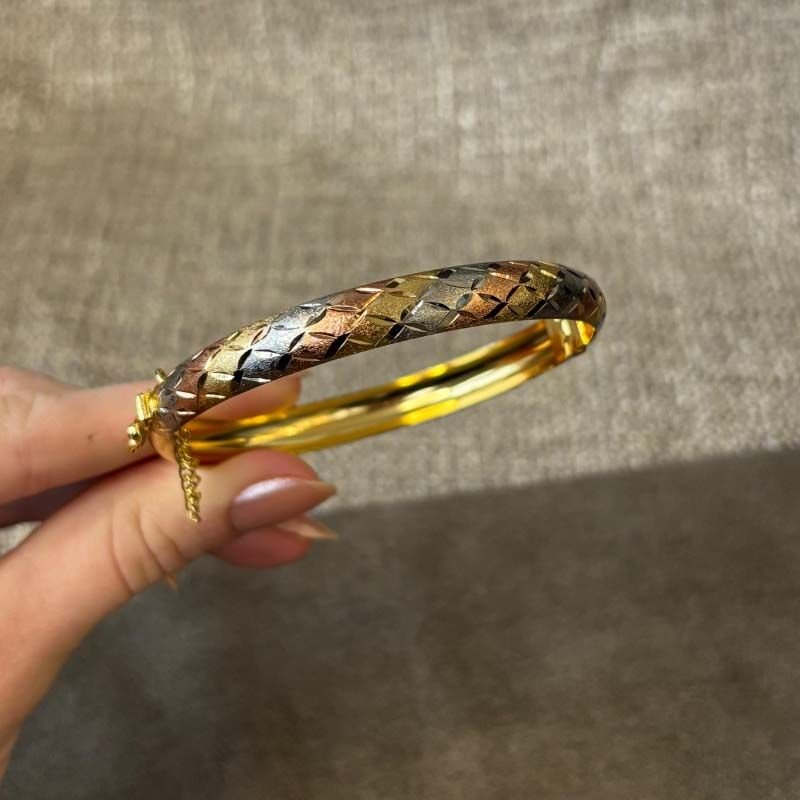 Bracelete Largo Diamantado com Fecho Folheado a Ouro 18k