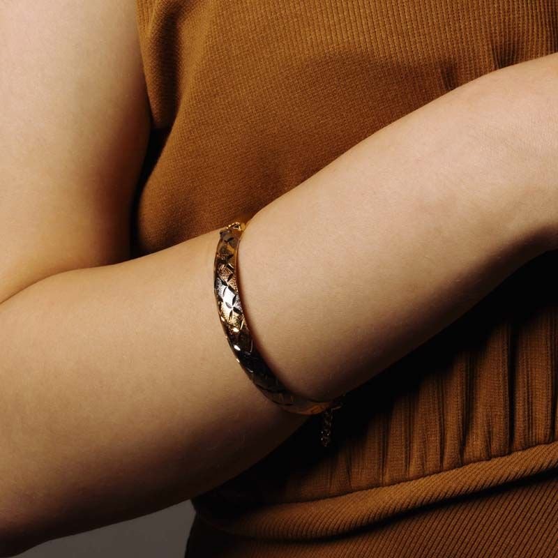 Bracelete Largo Diamantado com Fecho Folheado a Ouro 18k