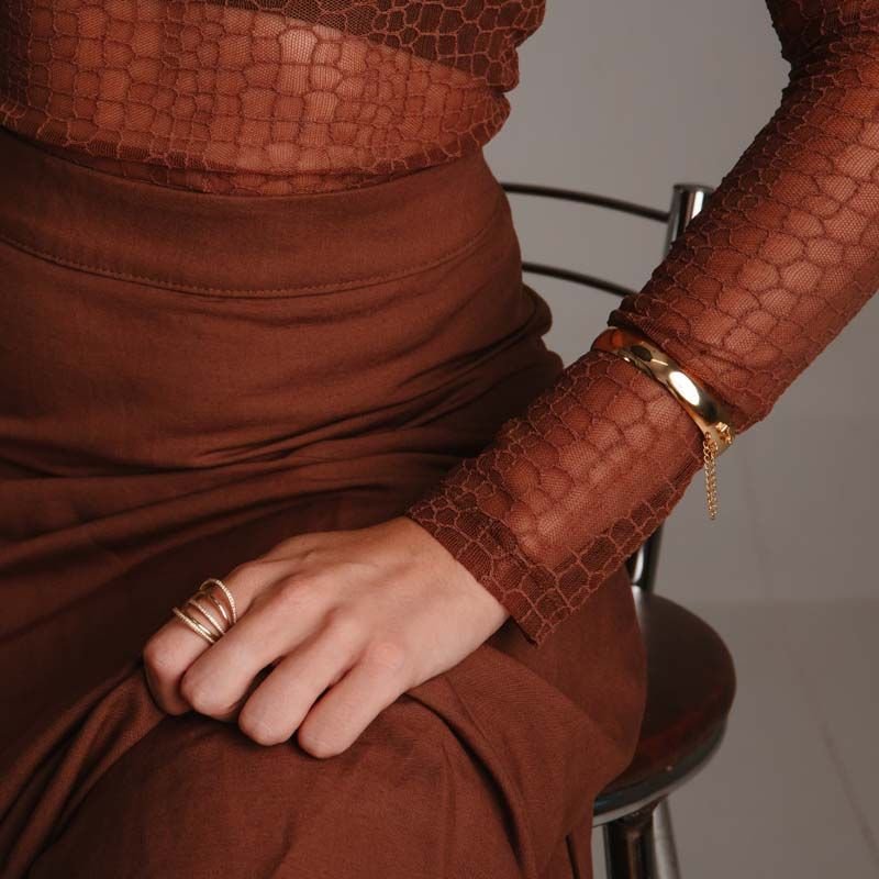 Bracelete Largo Liso com Brilho Sofisticado Folheado a Ouro 18k