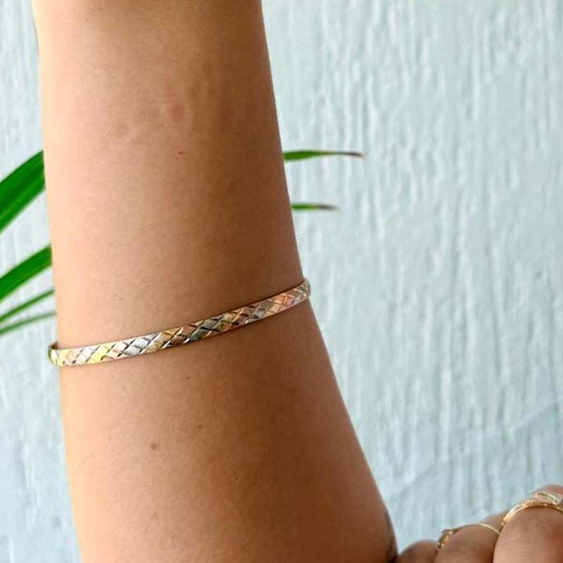 Bracelete Redondo Detalhes Diamantado Folheado a Ouro 18k