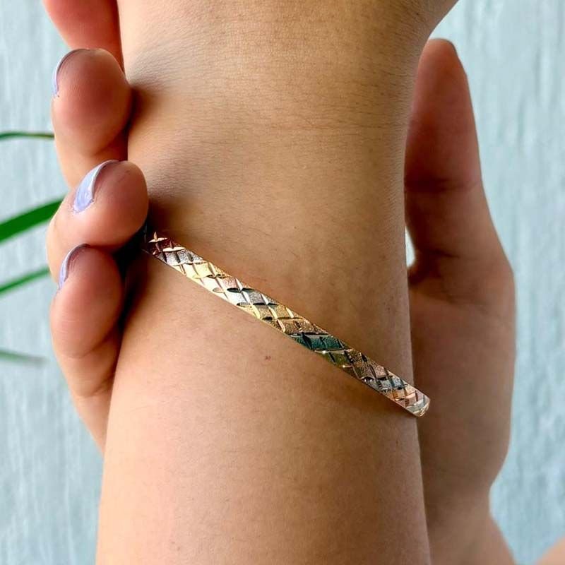 Bracelete Redondo Detalhes Diamantado Folheado a Ouro 18k