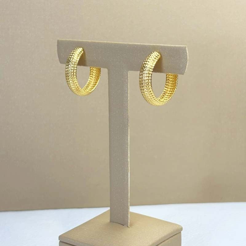 Brinco de Argola 2,0cm com Detalhes Folheado a Ouro 18k