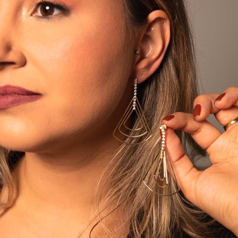Brinco de Zircônias com Elos Folheado a Ouro 18k
