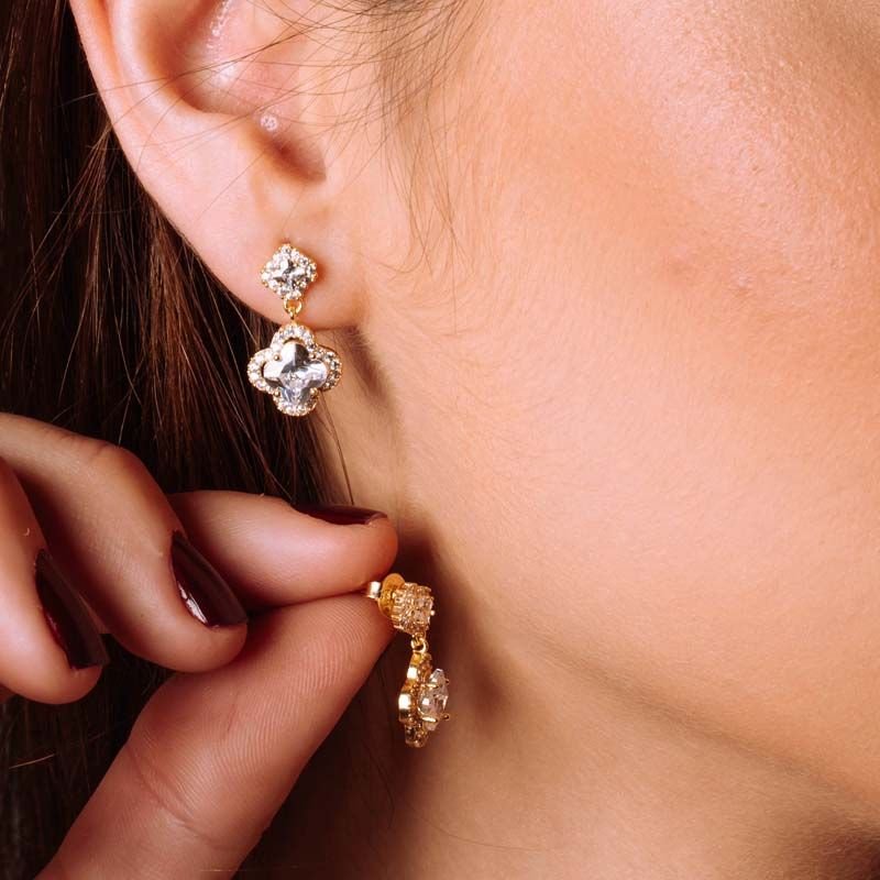 Brinco de Zircônias Dois Trevos Folheado a Ouro 18k