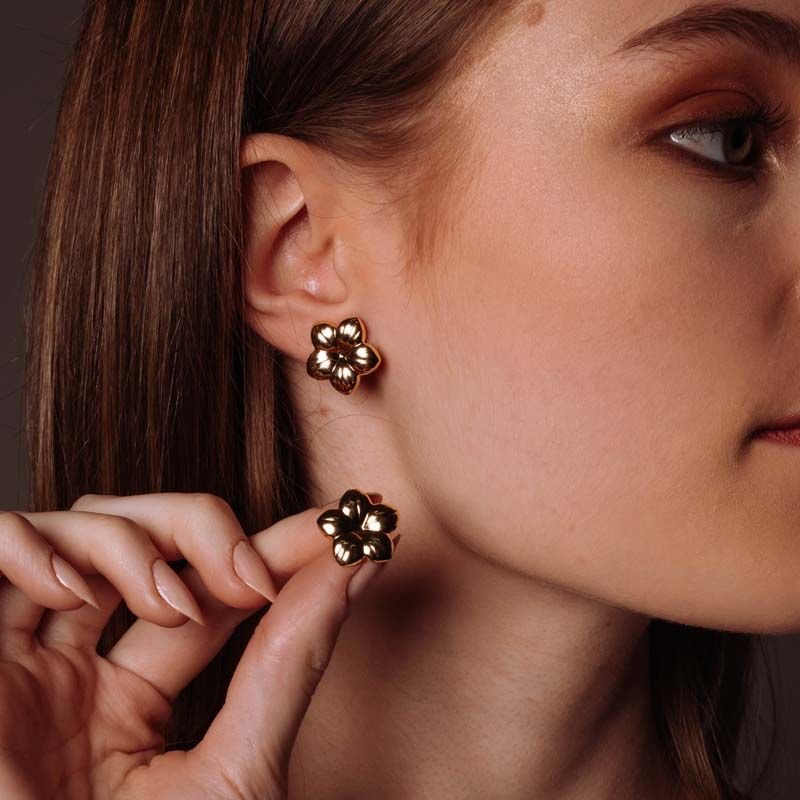 Brinco Flor Média Folheado a Ouro 18k