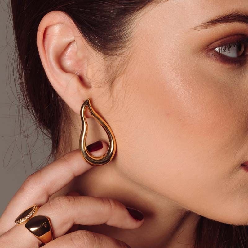 Brinco Gota Orgânica Vazada Folheado a Ouro 18k