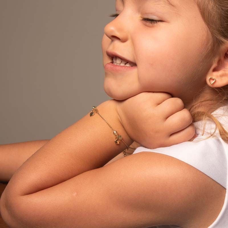 Brinco Infantil Coraçãozinho Vazado Folheado a Ouro 18k