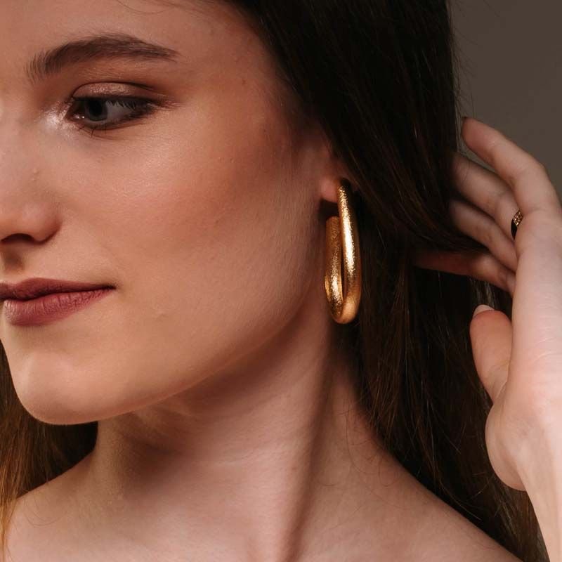 Brinco Meia Argola Gota Grande Folheada a Ouro 18k