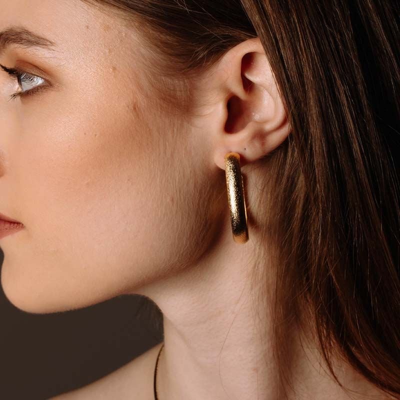 Brinco Meia Argola Gota Média Folheada a Ouro 18k