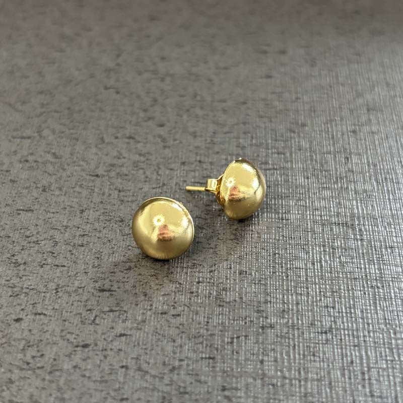 Brinco Meia Bola Lisa 1,0cm Folheado a Ouro 18k