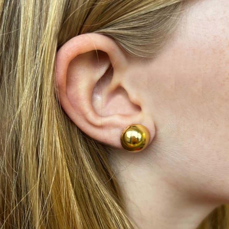 Brinco Meia Bola Lisa Folheado a Ouro 18k