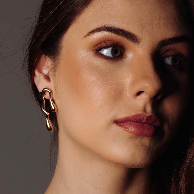 Brinco Orgânico Design Gota Derretida Folheado a Ouro 18k