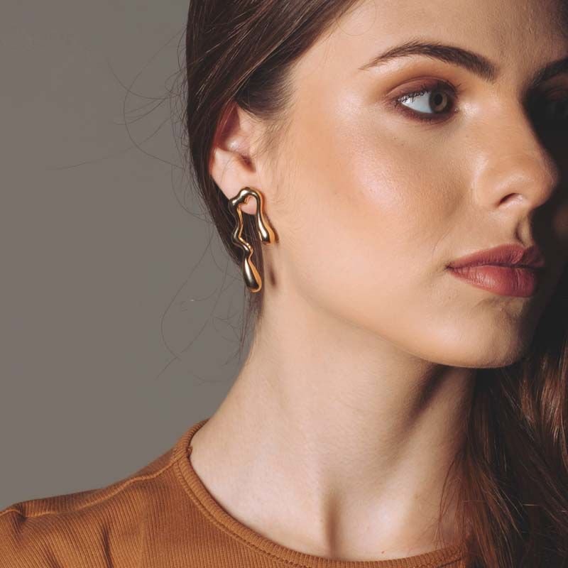 Brinco Orgânico Design Gota Derretida Folheado a Ouro 18k