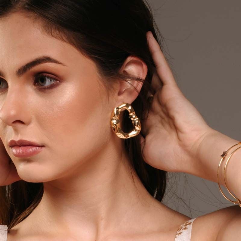Brinco Orgânico Modelado Folheado a Ouro 18k