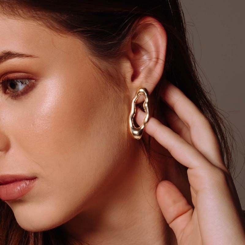 Brinco Orgânico Oval Folheado a Ouro 18k