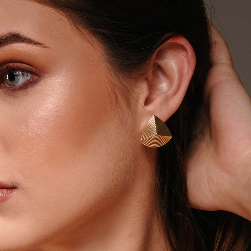Brinco Triangulo Abaulado Folheado a Ouro 18k