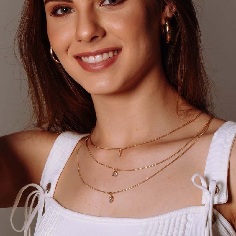 Colar de Cordão Triplo Com Pontos de Luz Folheado a Ouro 18k