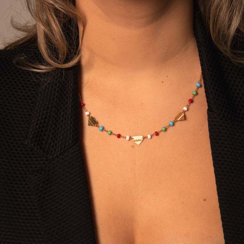 Colar de Miçangas Coloridas e Corações Folheado a ouro 18k