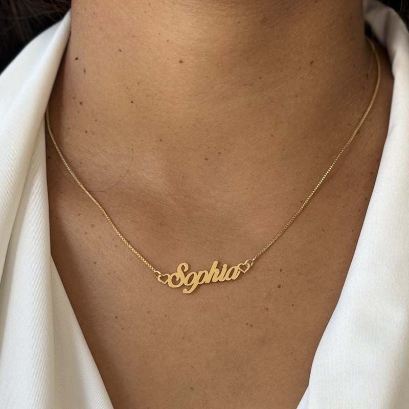 Colar Personalizado com Nome Detalhe Corações Folheado a Ouro 18k