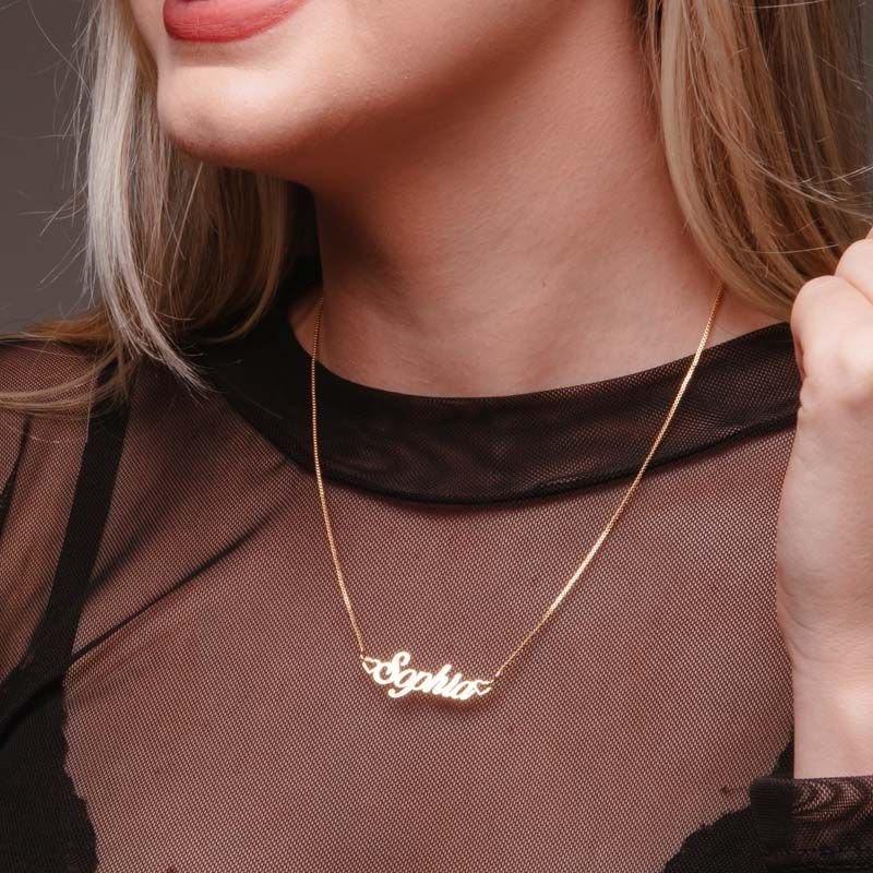 Colar Personalizado com Nome Detalhe Corações Folheado a Ouro 18k