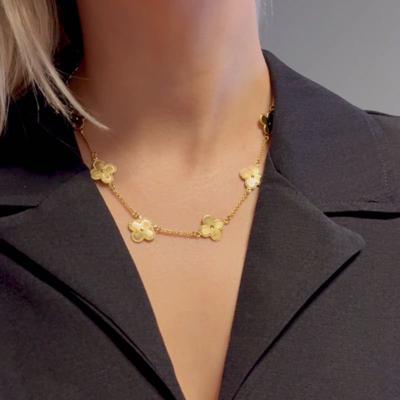 Colar Trevos de Quatro Folhas Diamantados Folheado a Ouro 18k
