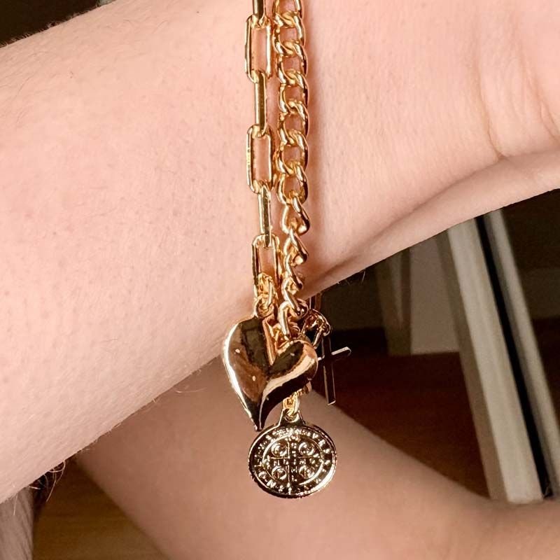 Pulseira com Pingentes em Correntes Duplas Folheada a Ouro 18k