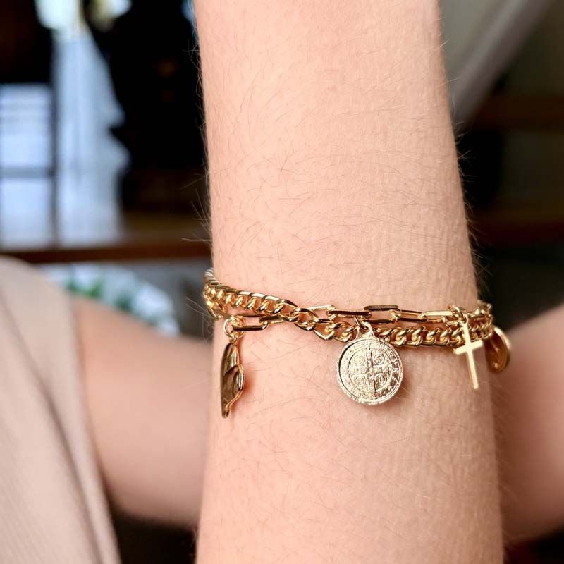 Pulseira com Pingentes em Correntes Duplas Folheada a Ouro 18k