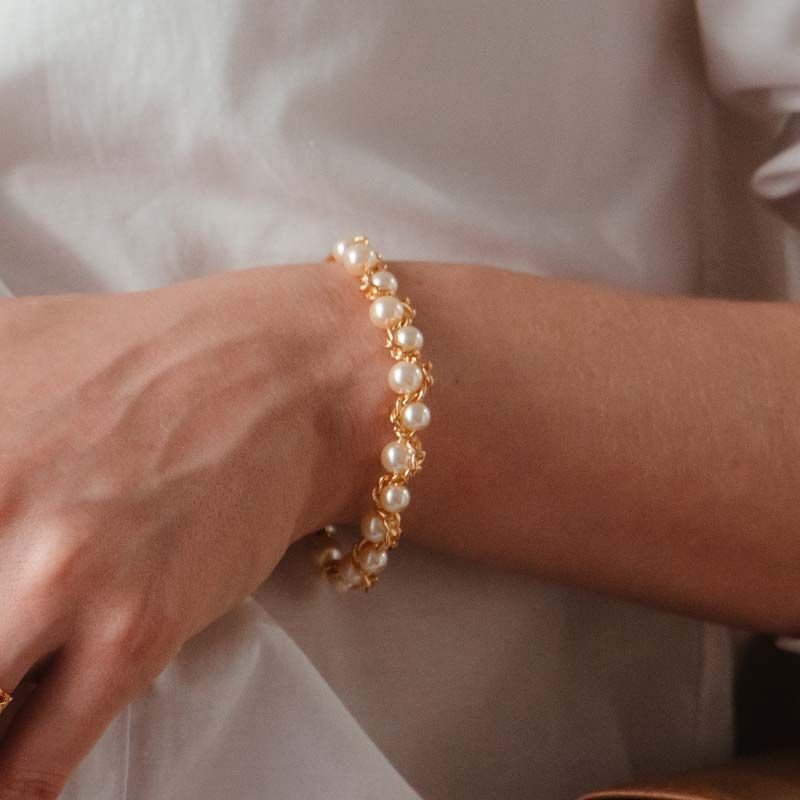 Pulseira de Pérolas com Corrente Trançada Folheada a Ouro 18k