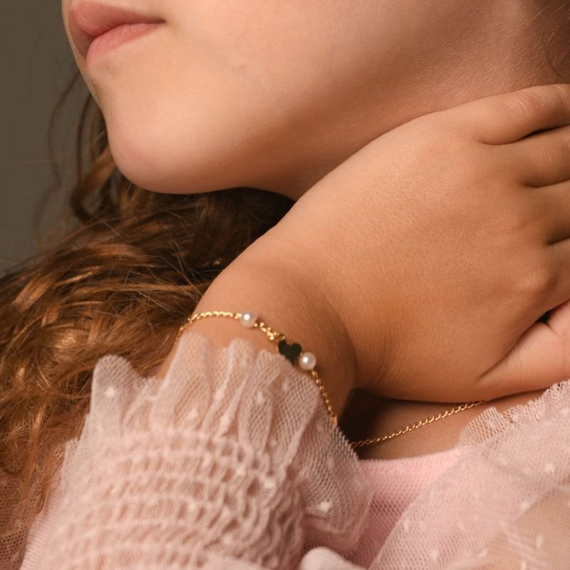 Pulseira Infantil de Pérolas e Coração Folheada a Ouro 18k