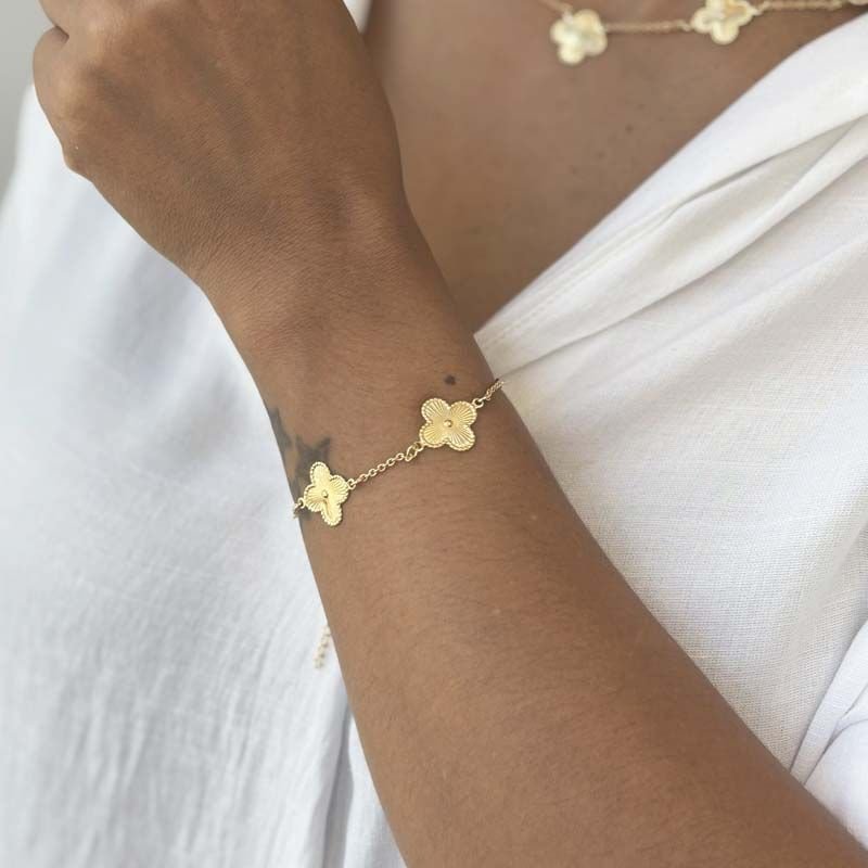Pulseira Trevos de Quatro Folhas Diamantados Folheada a Ouro 18k