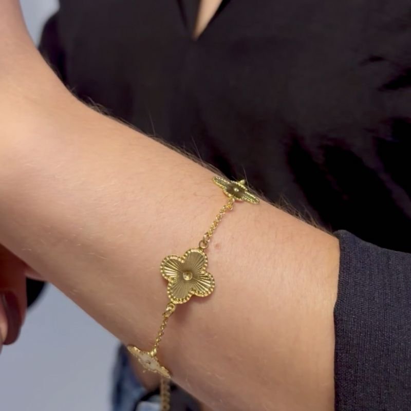 Pulseira Trevos de Quatro Folhas Diamantados Folheada a Ouro 18k